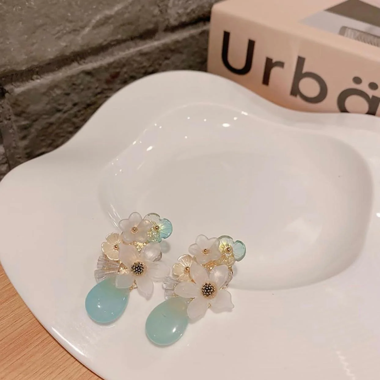 Floral Escatsy Earrings - Image 4