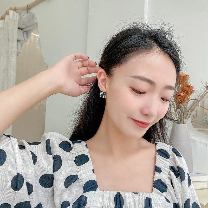 Floral Garden Earrings - Image 3