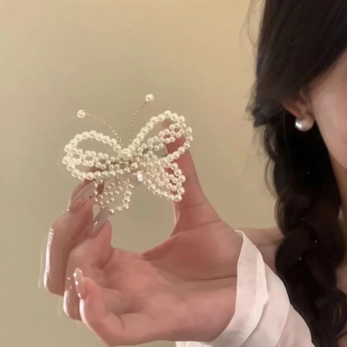 Flutter Whimsy Pearl Hair Clip - Image 2