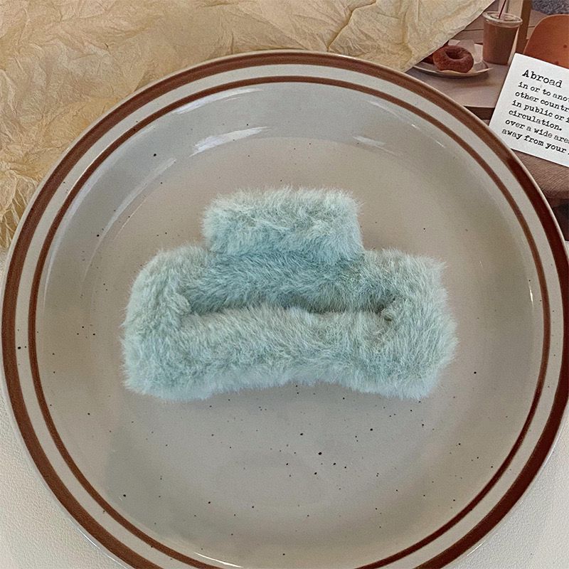 Fur Rectangular Claw Clutcher - Image 5