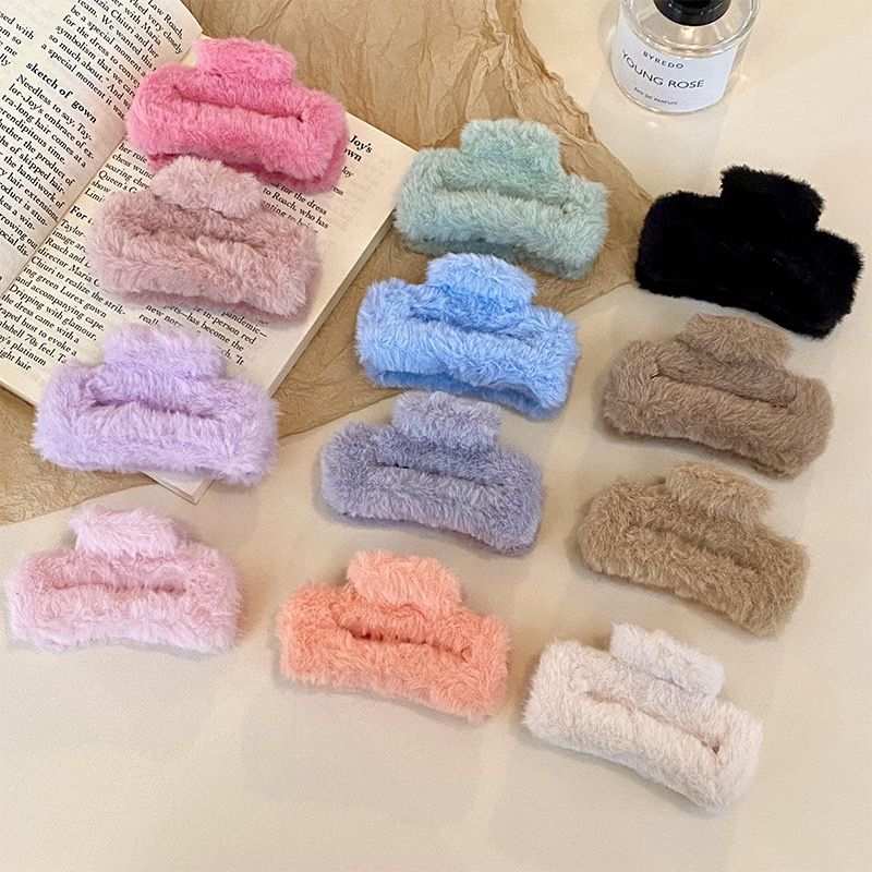 Fur Rectangular Claw Clutcher - Image 7