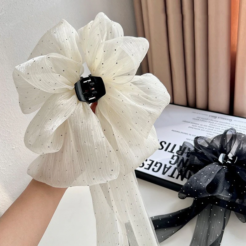 Gala Scrunched Hair Claw - Image 3