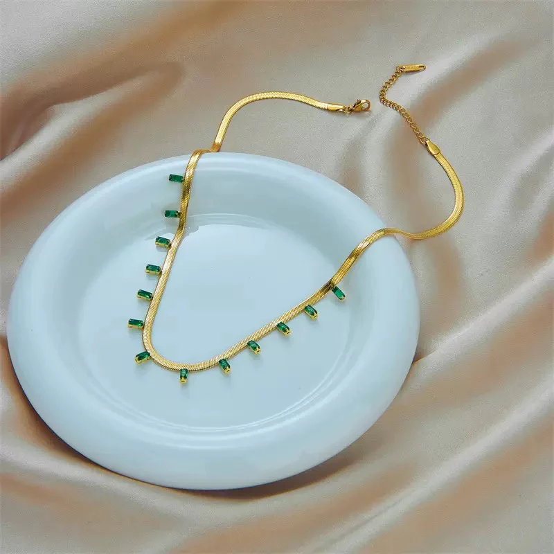 Girly Statement Green Necklace - Image 2
