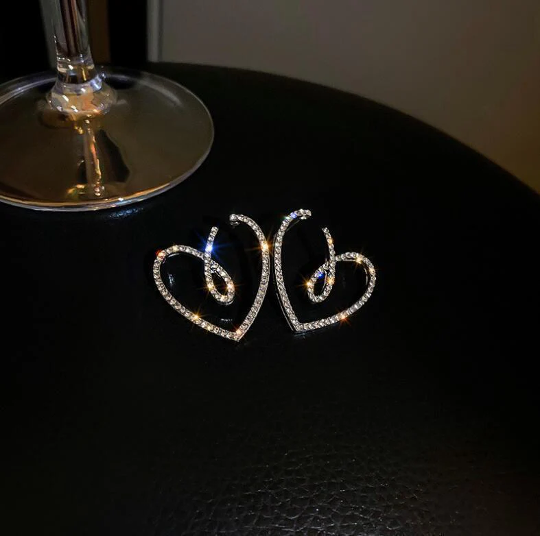 Glamours Heart Earrings - Image 4