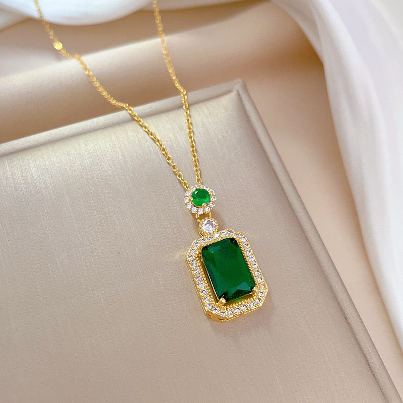 Glimmer n Glam Green Necklace - Image 2