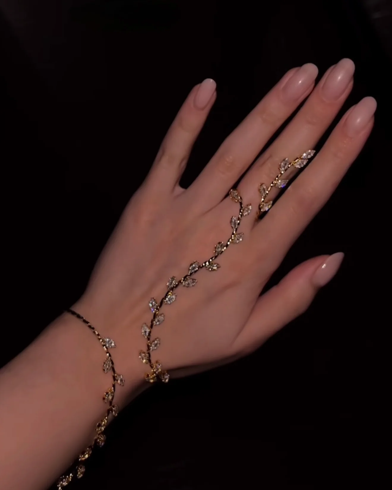 Glimmer Veil Hand Jewelry (golden) - Image 2