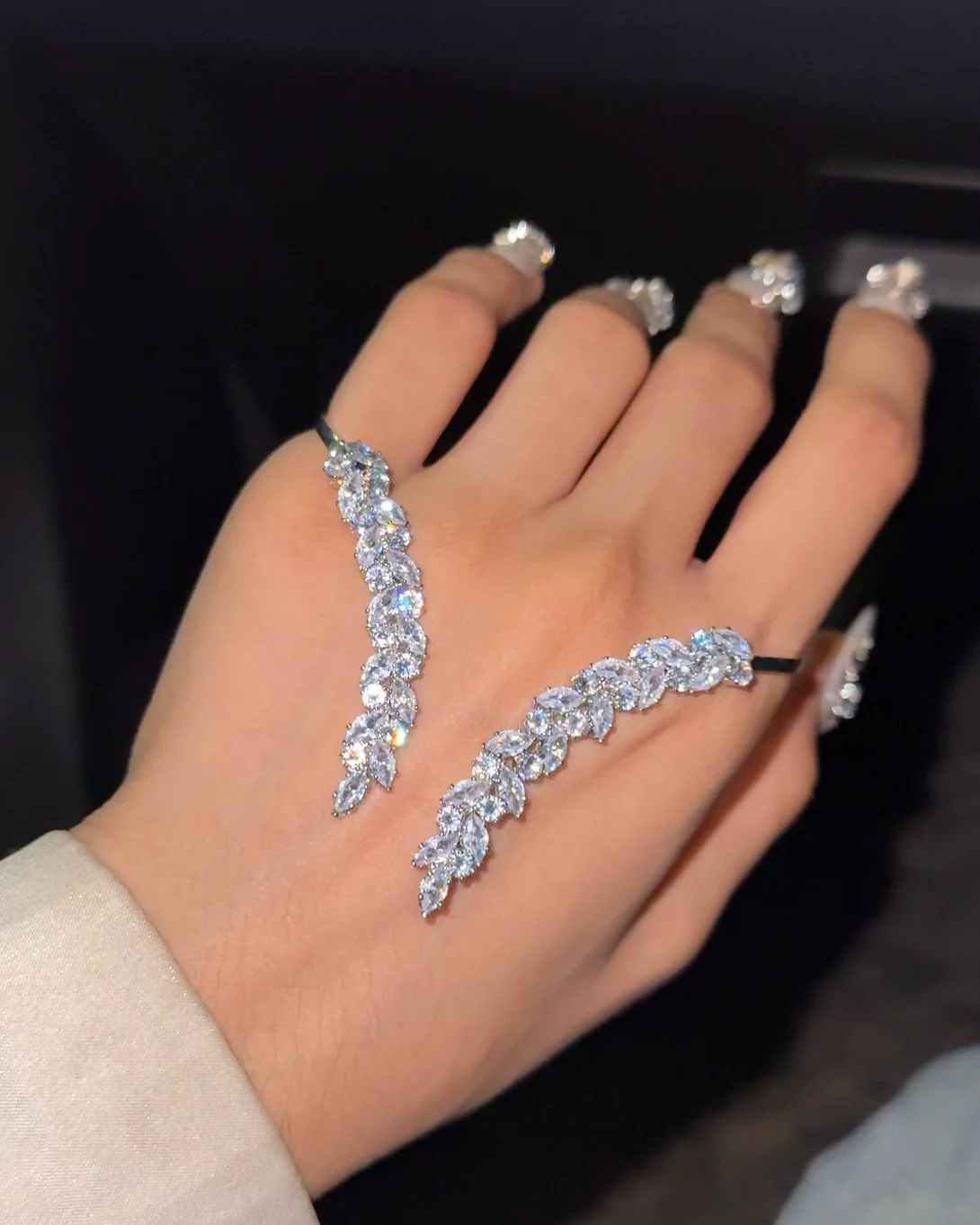 Glitter Gala Hand Jewellery - Image 3