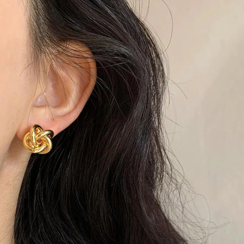 Gold intertwined Earrings - Image 2