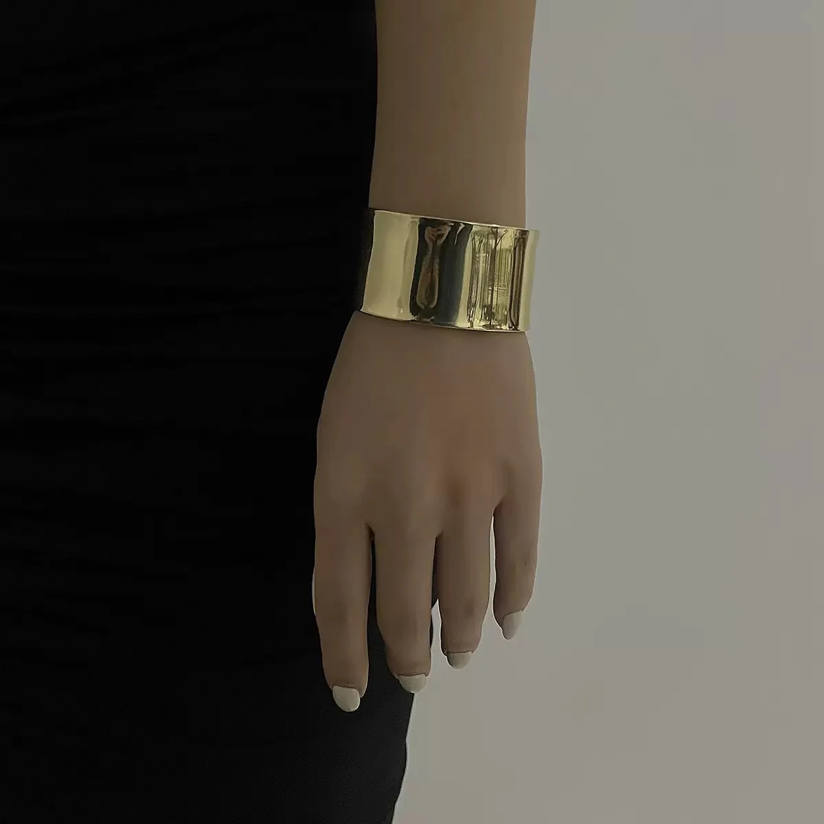 Golden Gloss Handcuff