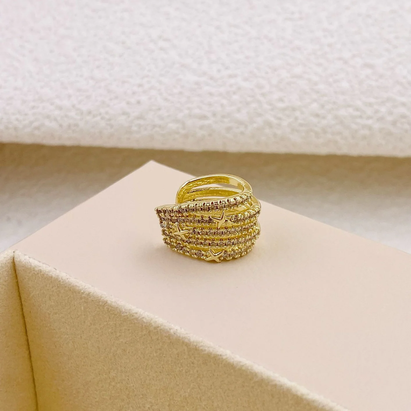 Golden layers Ear-cuff (single piece) - Image 3