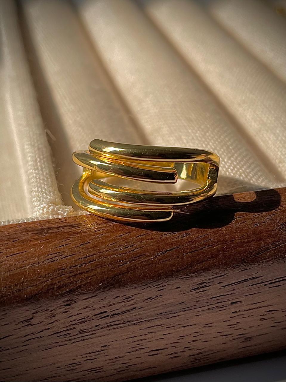 Goldie Boldie Statement Ring - Image 2