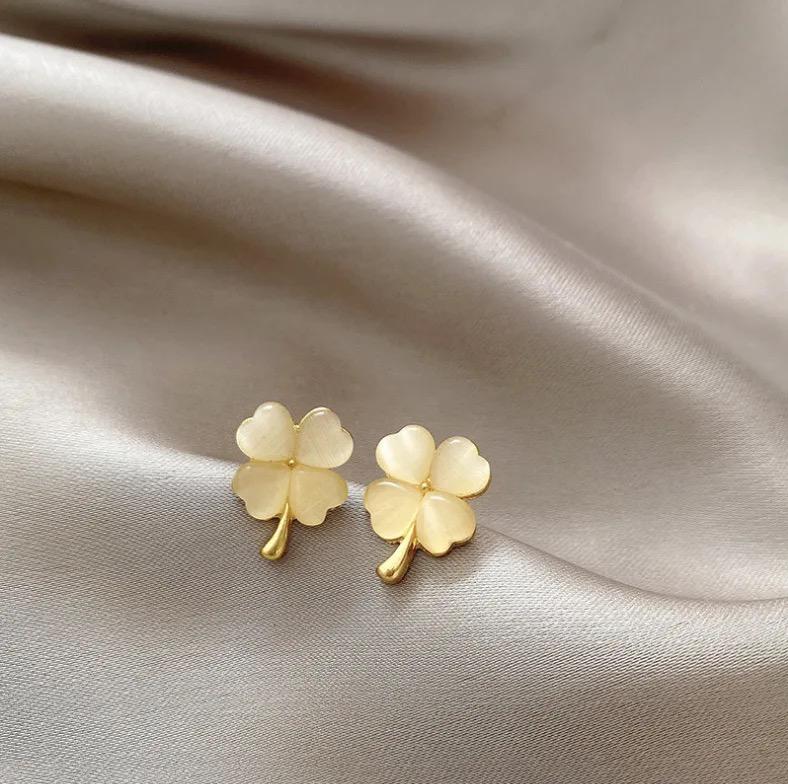 Good luck Clover Earrings - Image 2