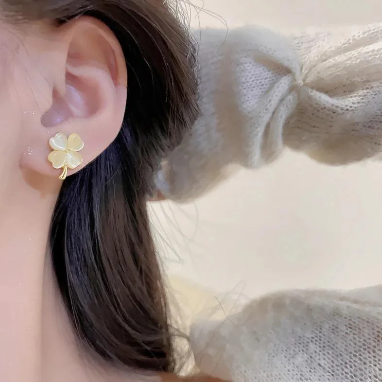 Good luck Clover Earrings - Image 3