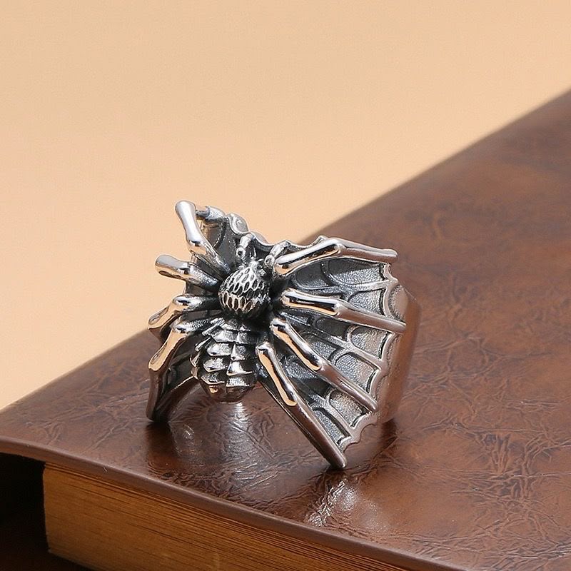 Gothic Webmistress Ring - Image 2