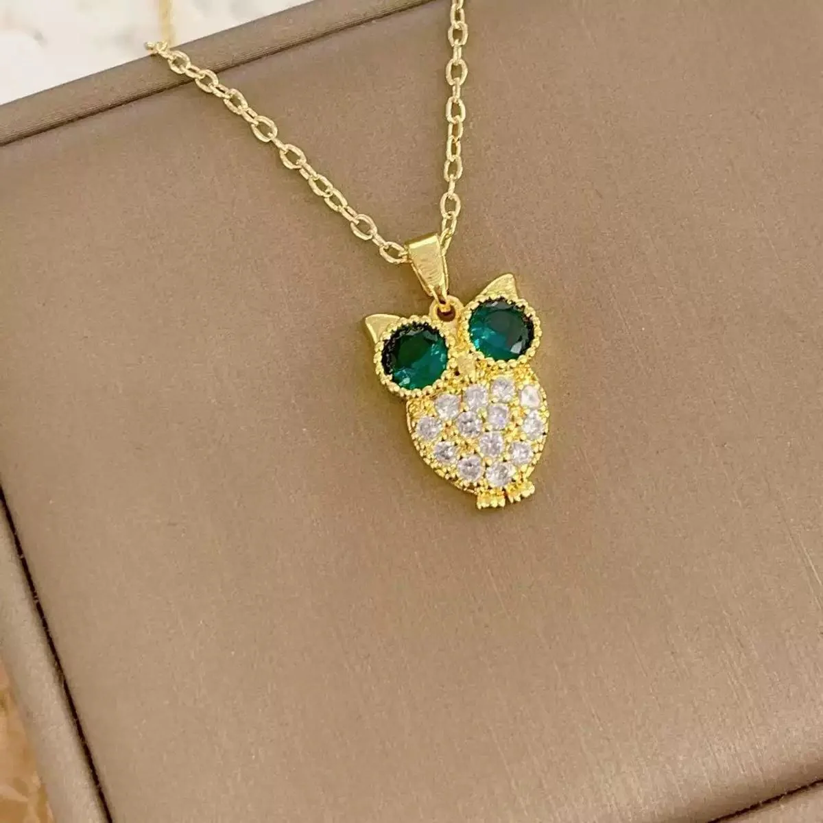 Green-eyed Lumière Necklace