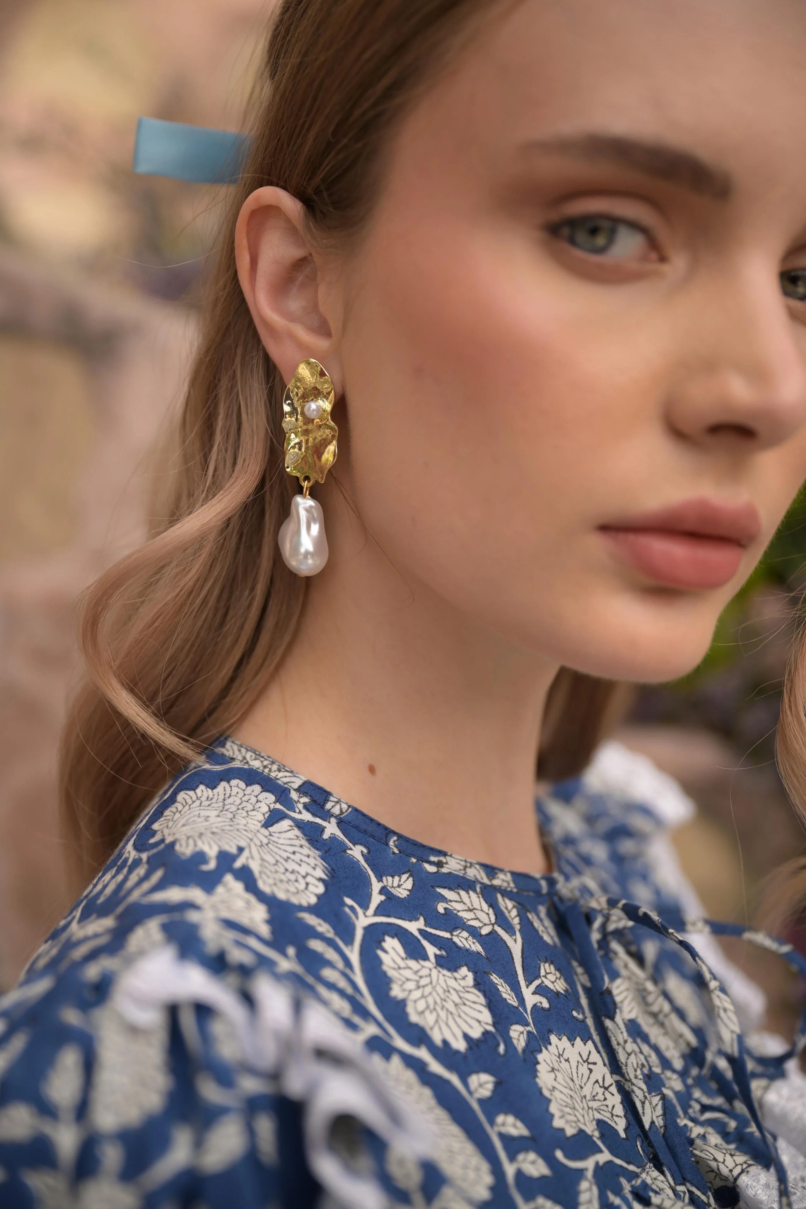 Hammered Pearly Statement Earrings - Image 9