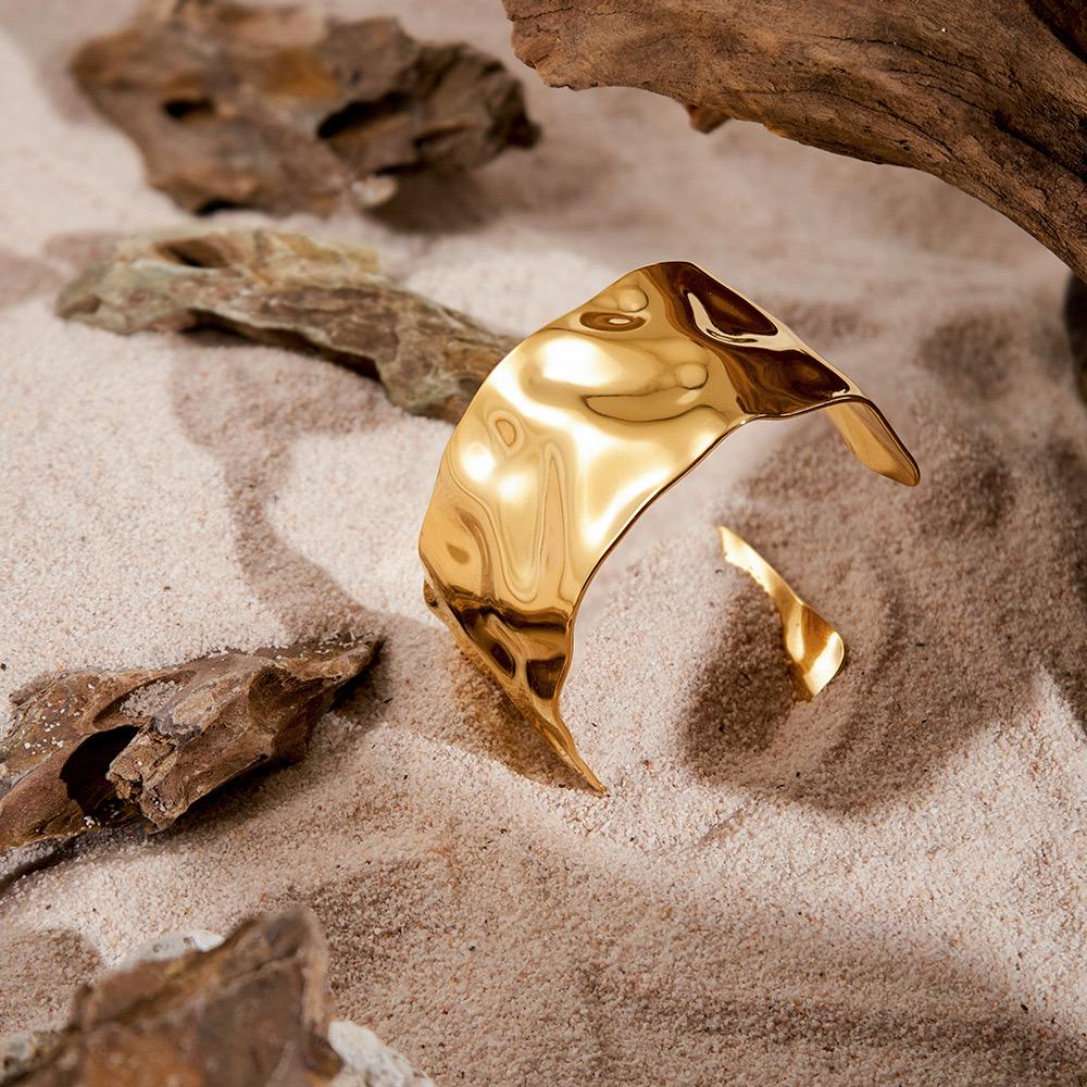 Hammered statement Handcuff - Image 4