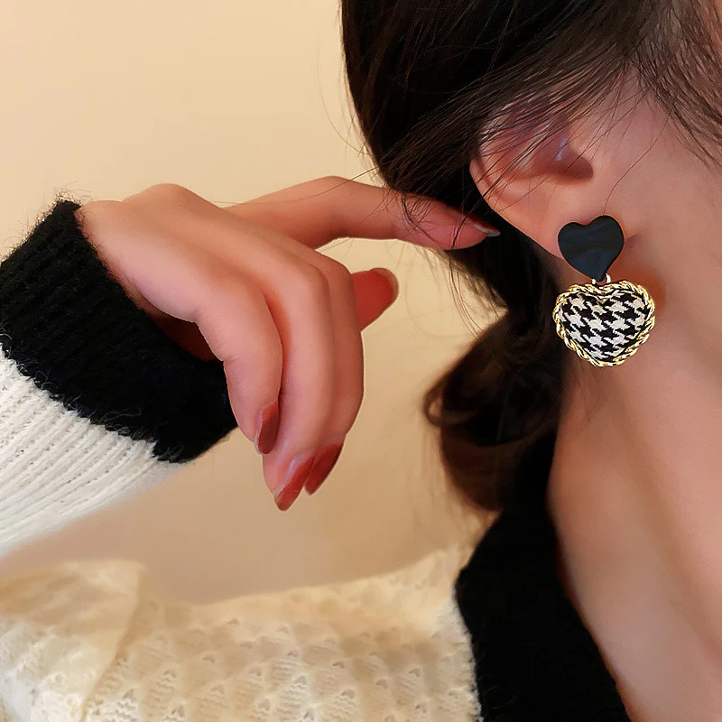 Heart Glitch Earrings - Image 4