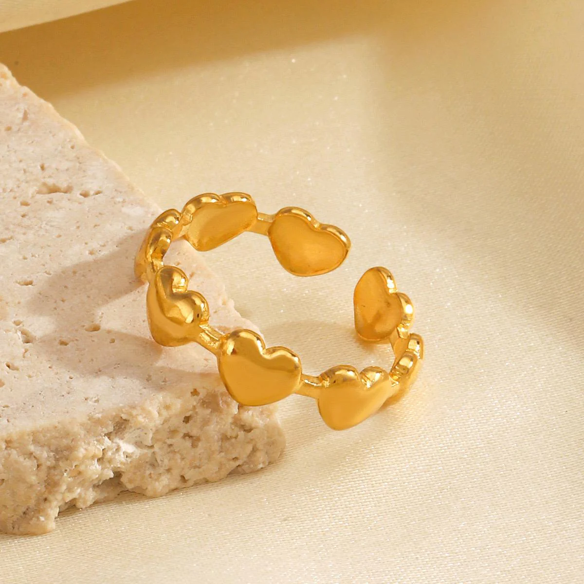 Heart Mania Gold Ring - Image 3