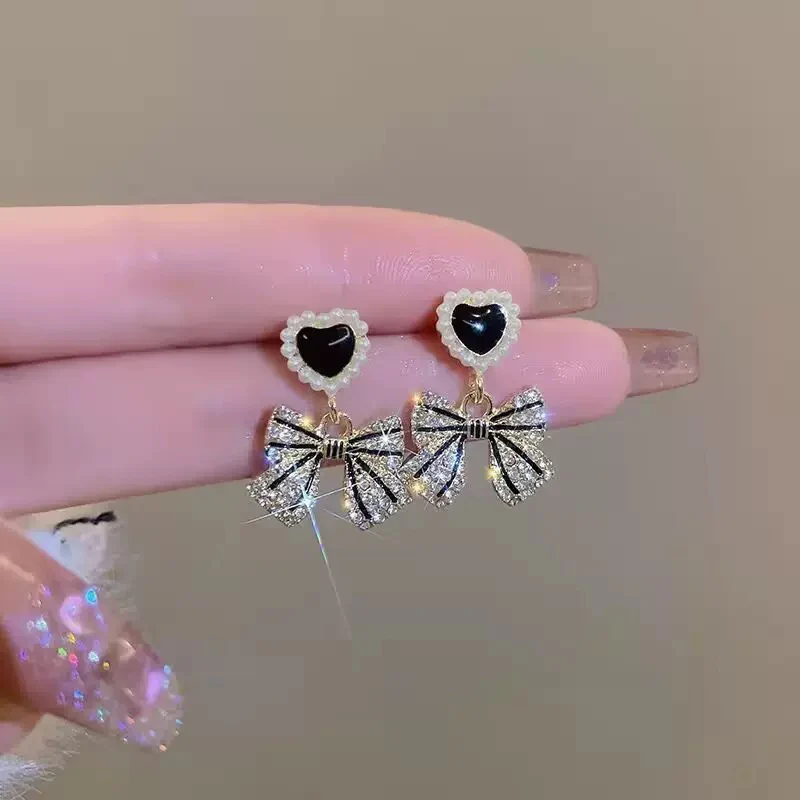Heart to heart Earrings - Image 3