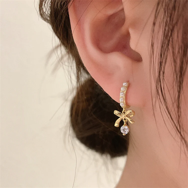 Heartbeat n Bow Mismatched Earrings - Image 2