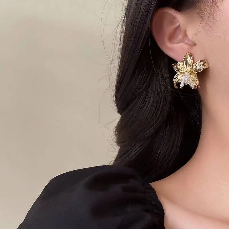 Honey Petal Pearl Earrings - Image 3