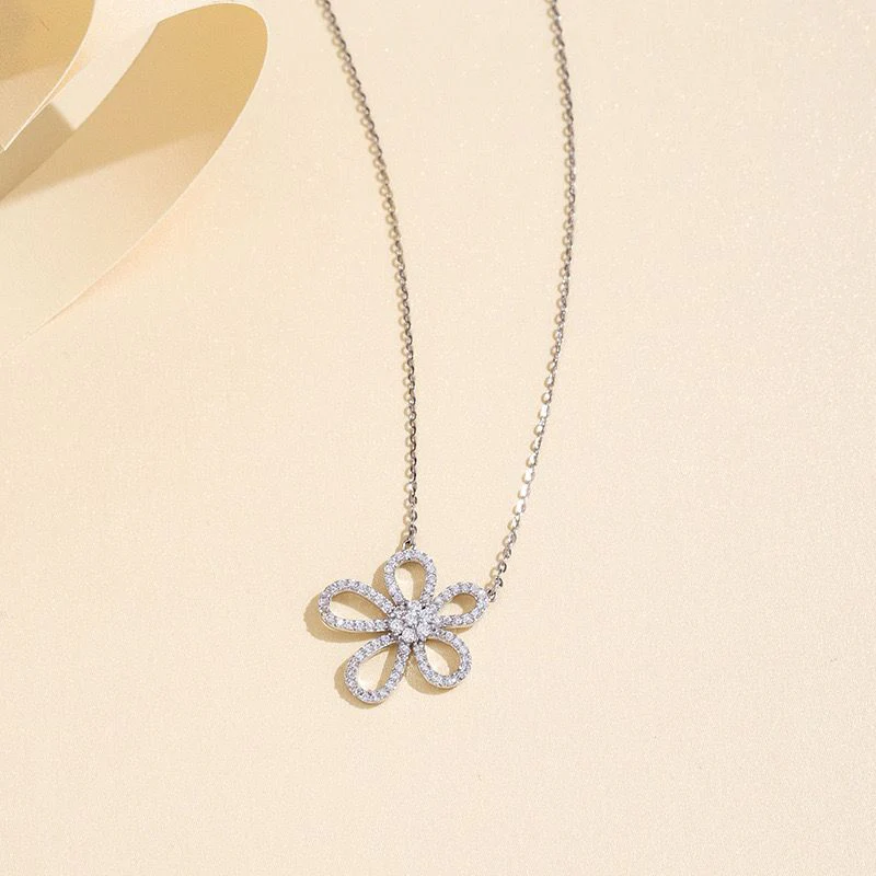 I’m Daisy Flower Necklace - Image 4