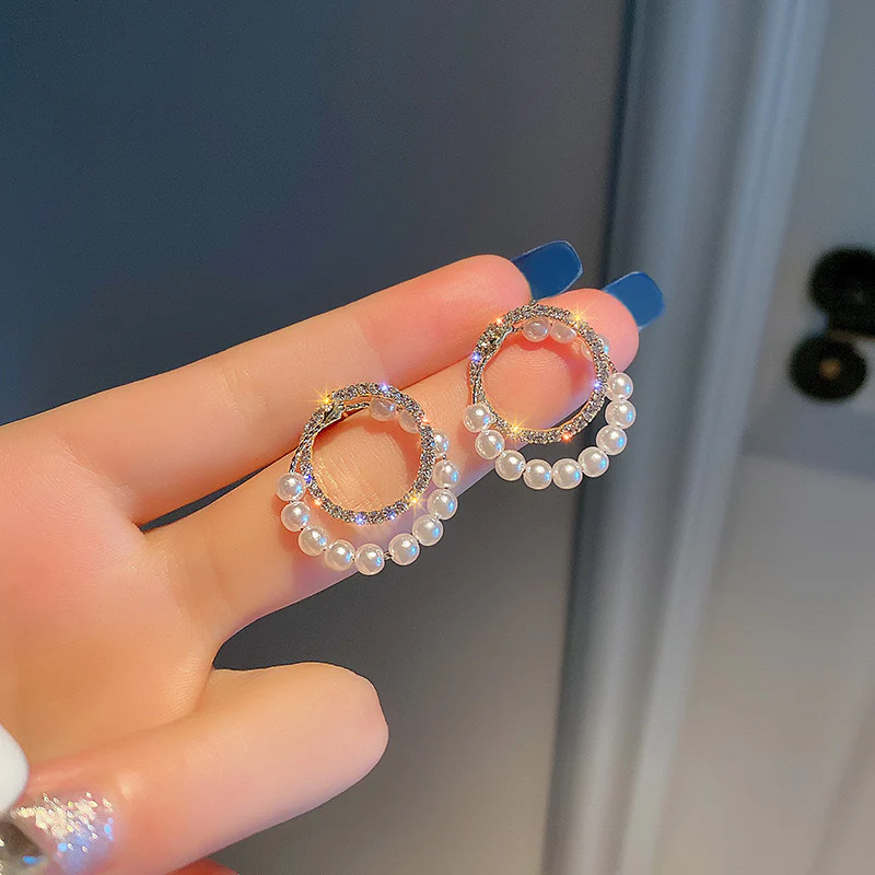 I’m exquisite! Pearl Earring