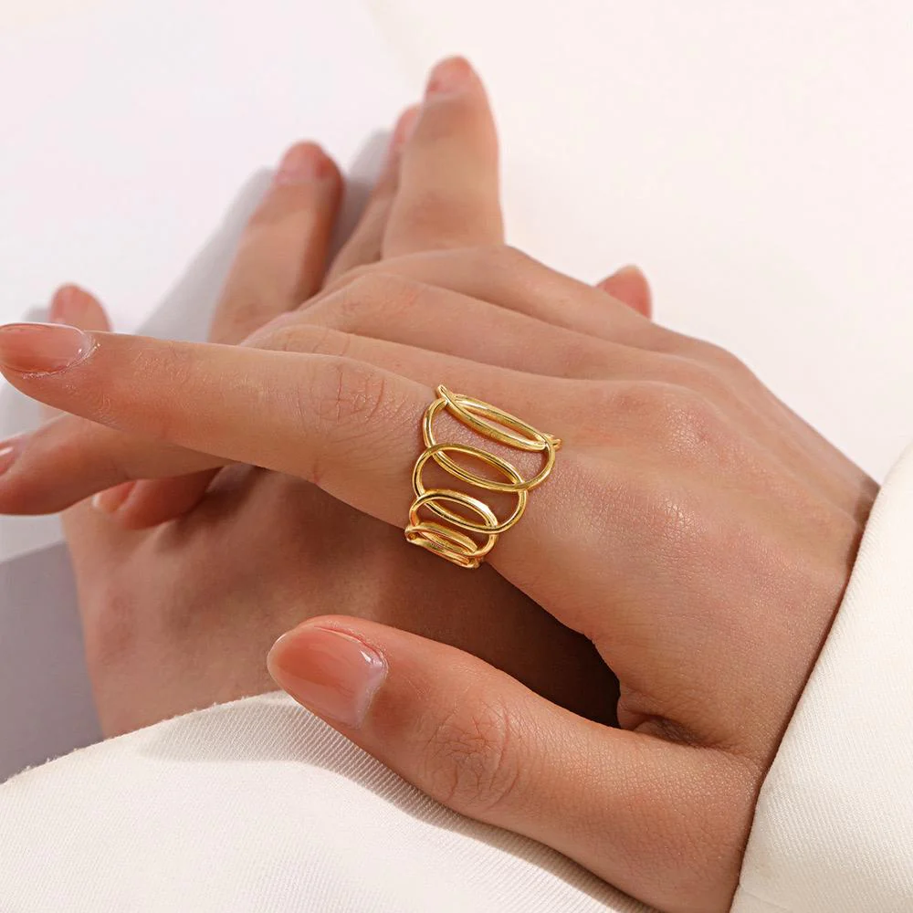 Interlooped Glow Gold Ring - Image 4