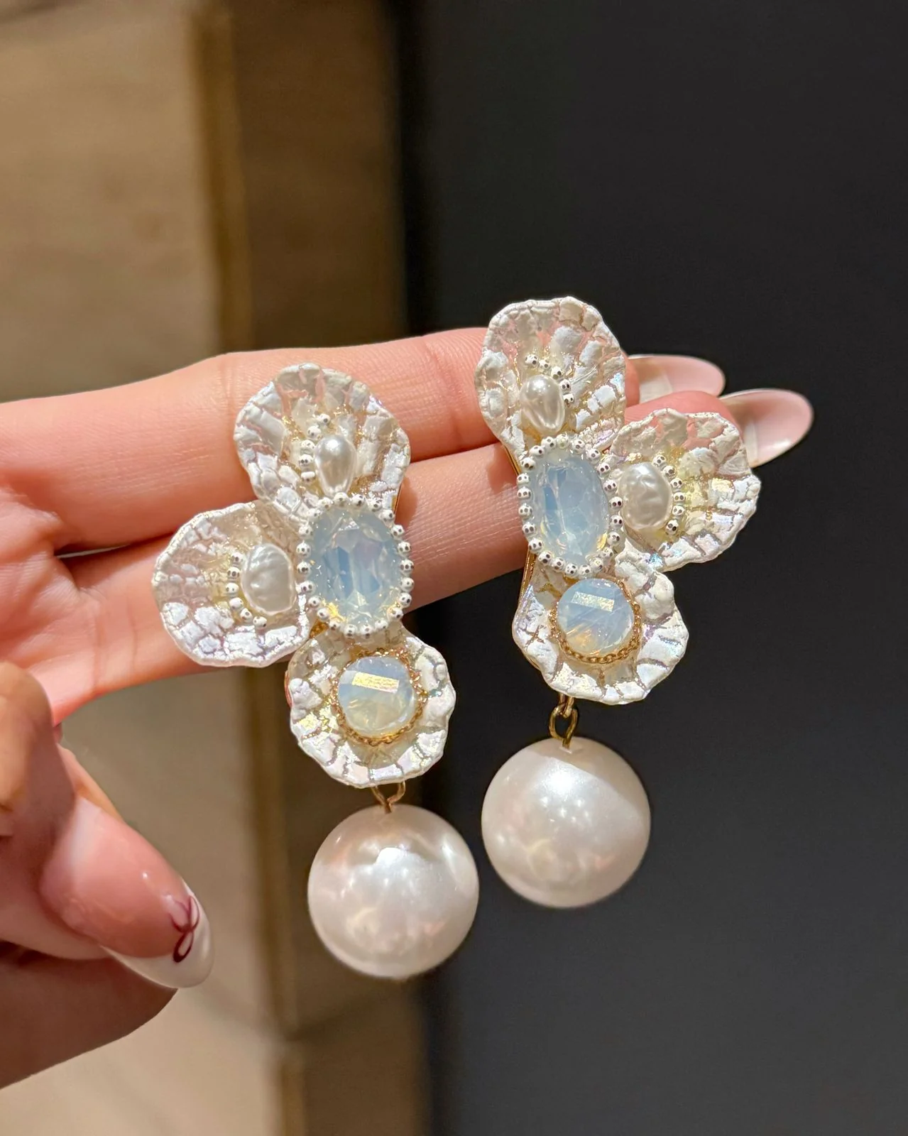 Isabella Dreamy Pearl Earrings - Image 2