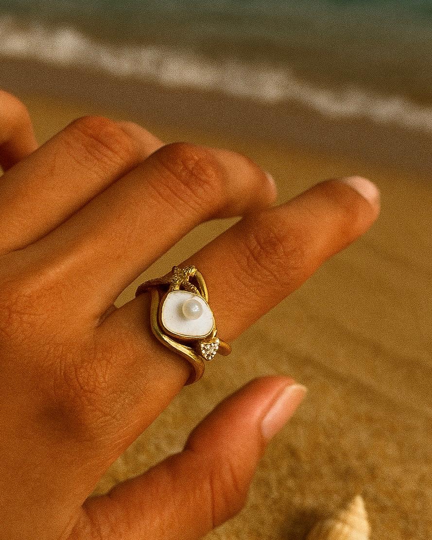 Isla Glint Pearl Ring