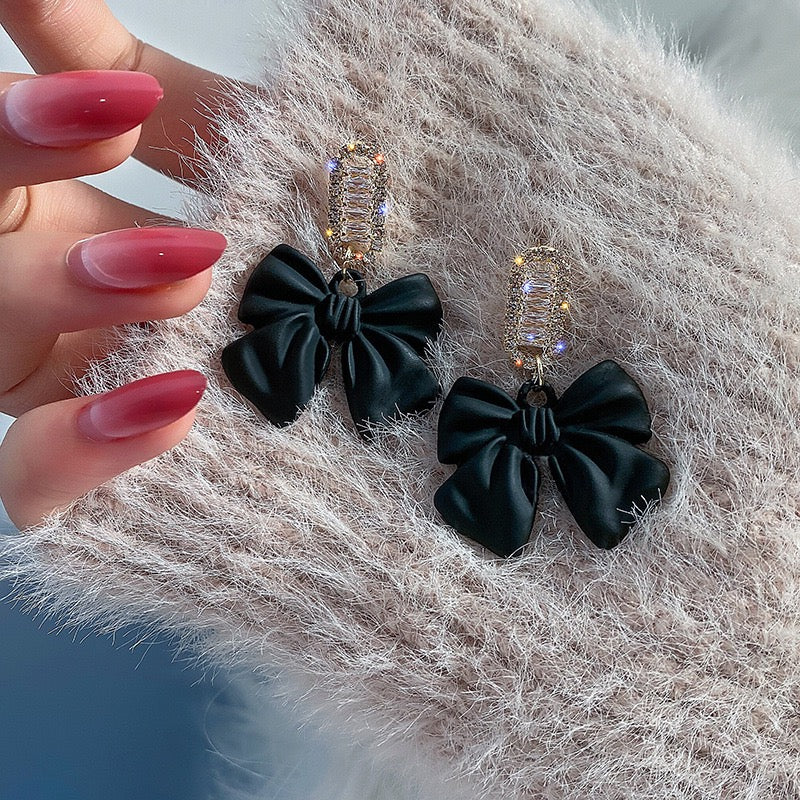 It’s Britney Babe! Bow Earrings - Image 3