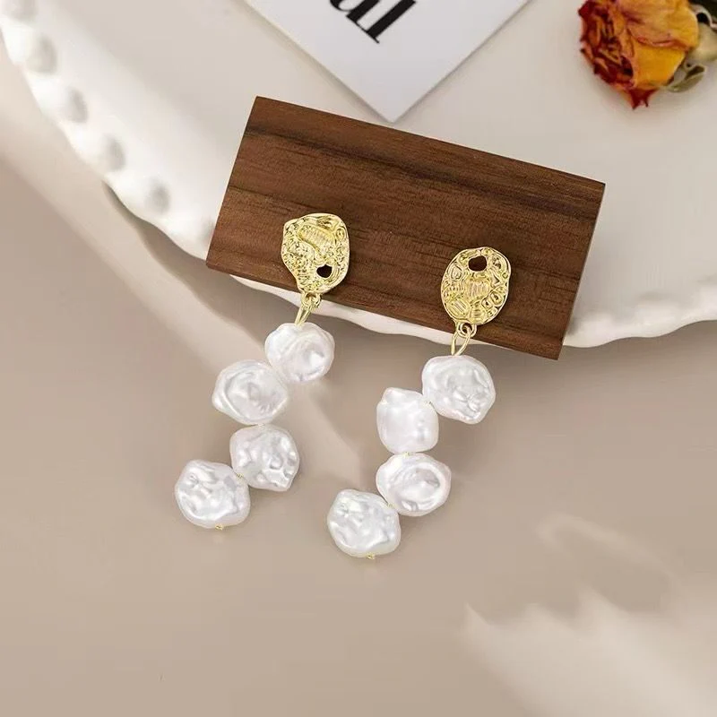 It’s snowing Pearls earring - Image 6