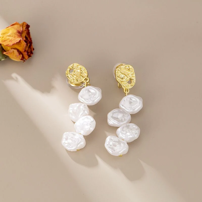 It’s snowing Pearls earring - Image 7