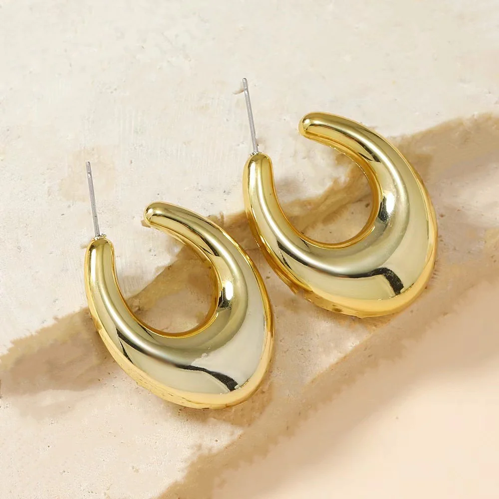 Keeping it Subtle Hoop Earrings - Image 4