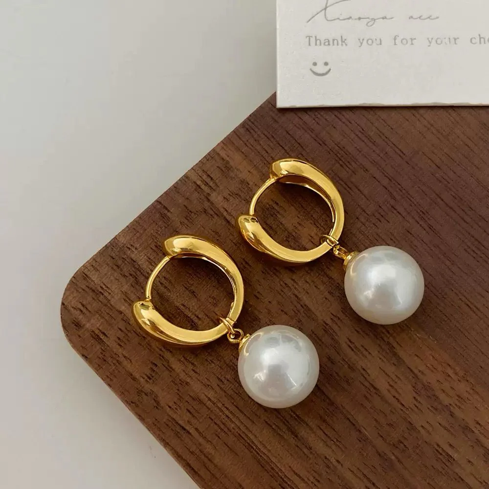 Kendal Pearl Drop Earrings - Image 3