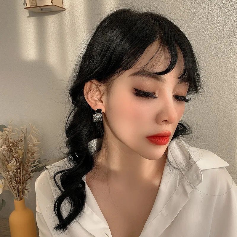 Korean Black Rhinestone Studded Fashion Earrings - Image 2