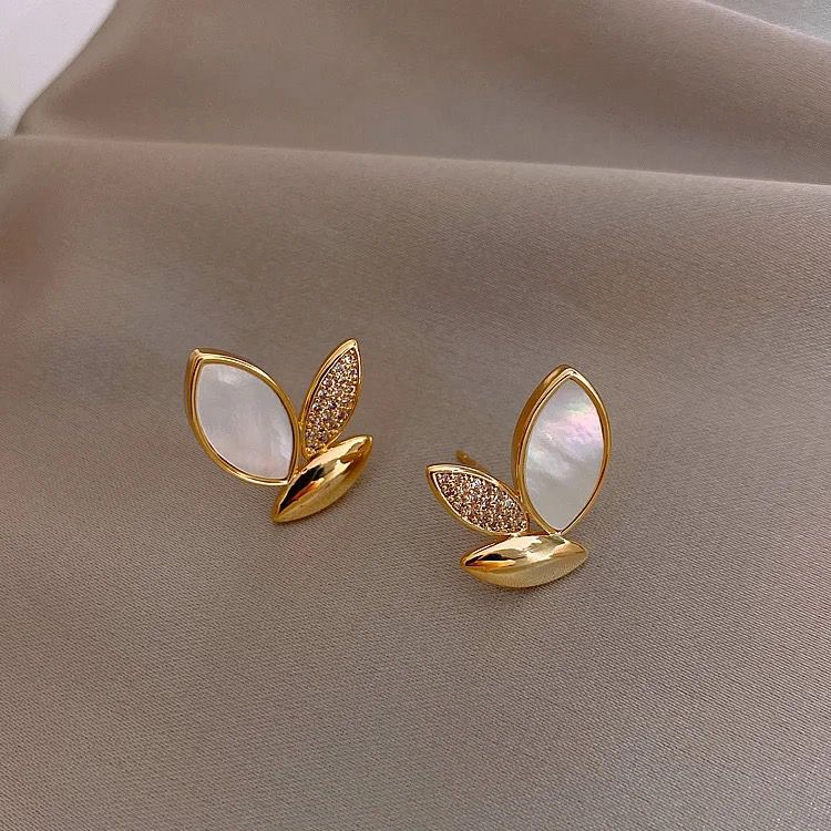 Korean Minimal Stud Earrings - Image 3