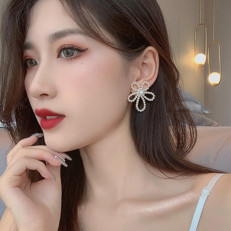 KOREAN PEARL FLOWER STUDS - Image 2
