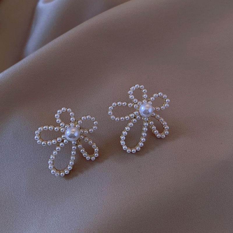 KOREAN PEARL FLOWER STUDS - Image 3