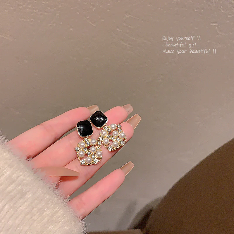 Korean Precious Pearl & Rhinestone studded earrings- black - Image 5
