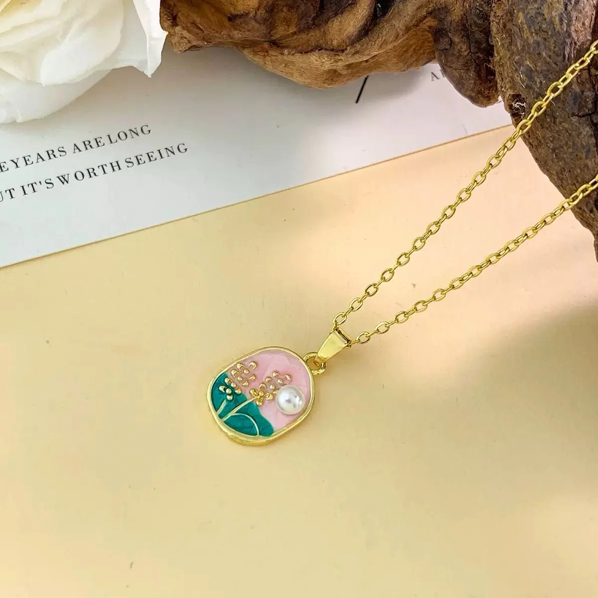 La vie en rose Vintage Necklace