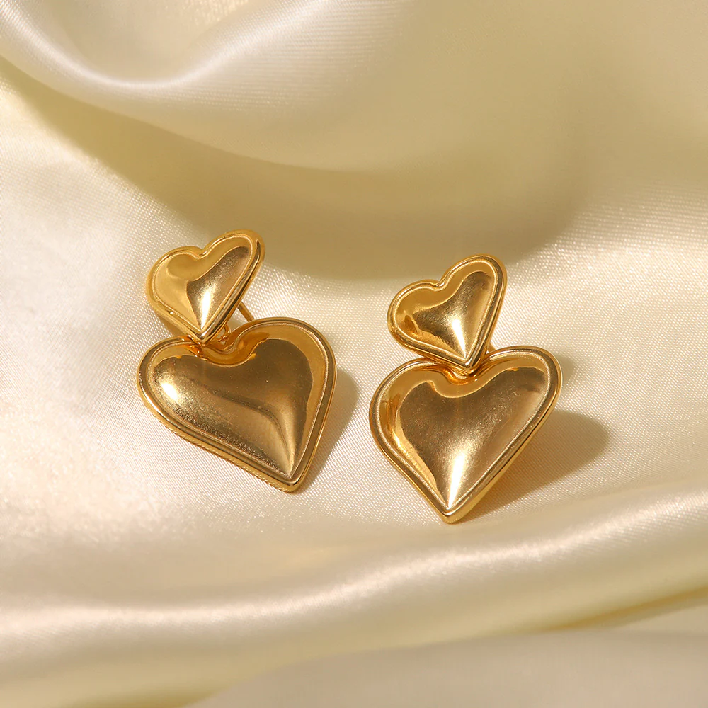 Last Kiss Heart Earrings - Image 4