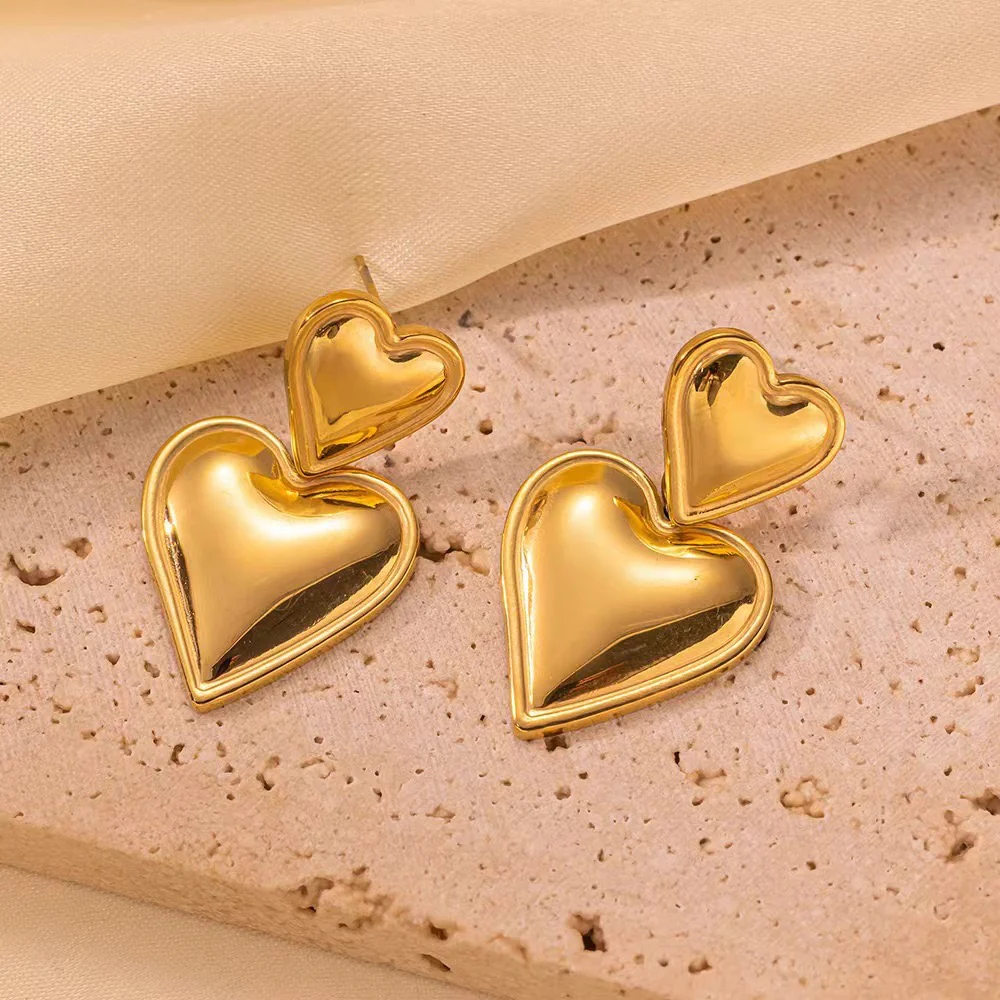Last Kiss Heart Earrings - Image 5