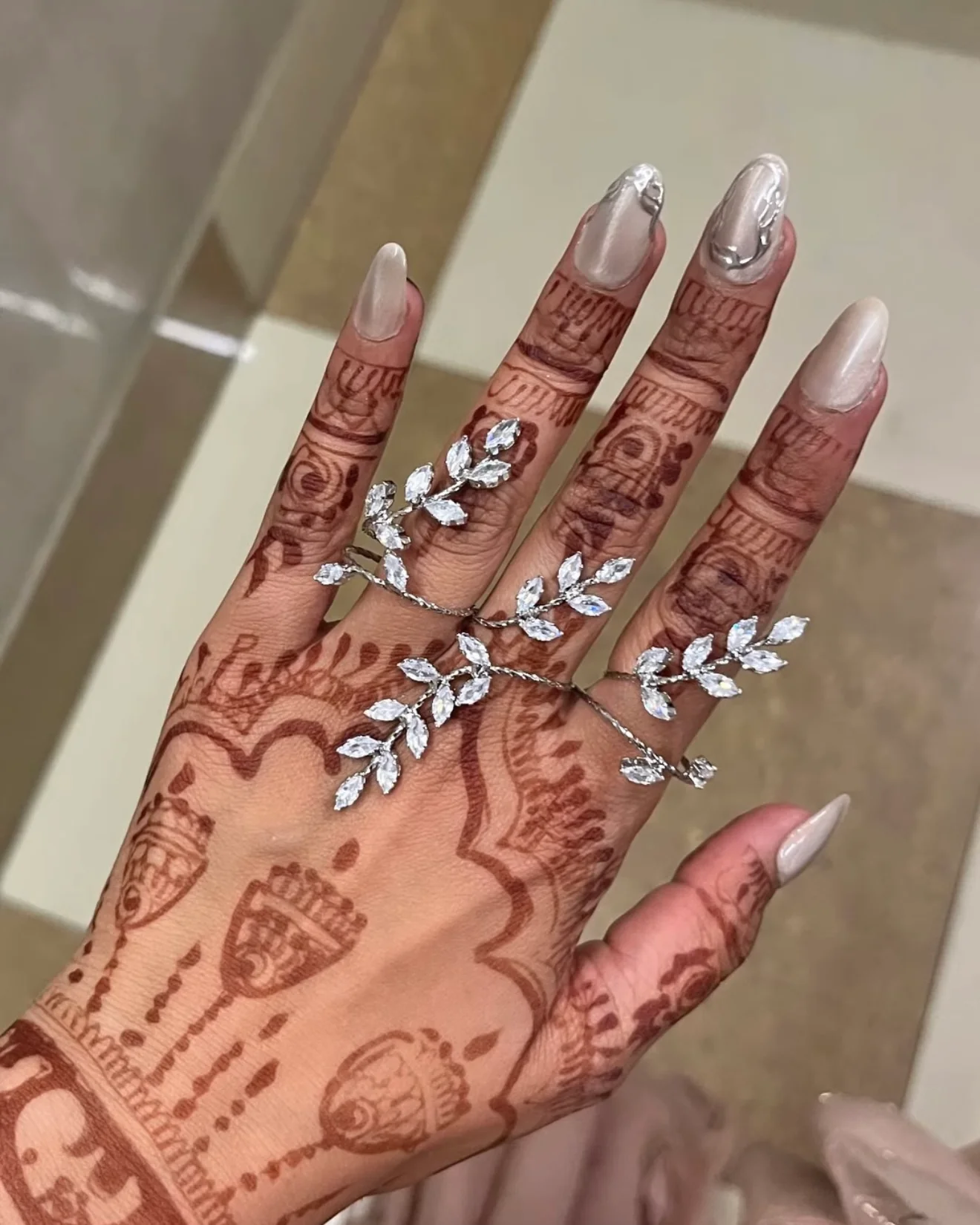 Leafy Luster Luxe Hand Jewellery - Image 7