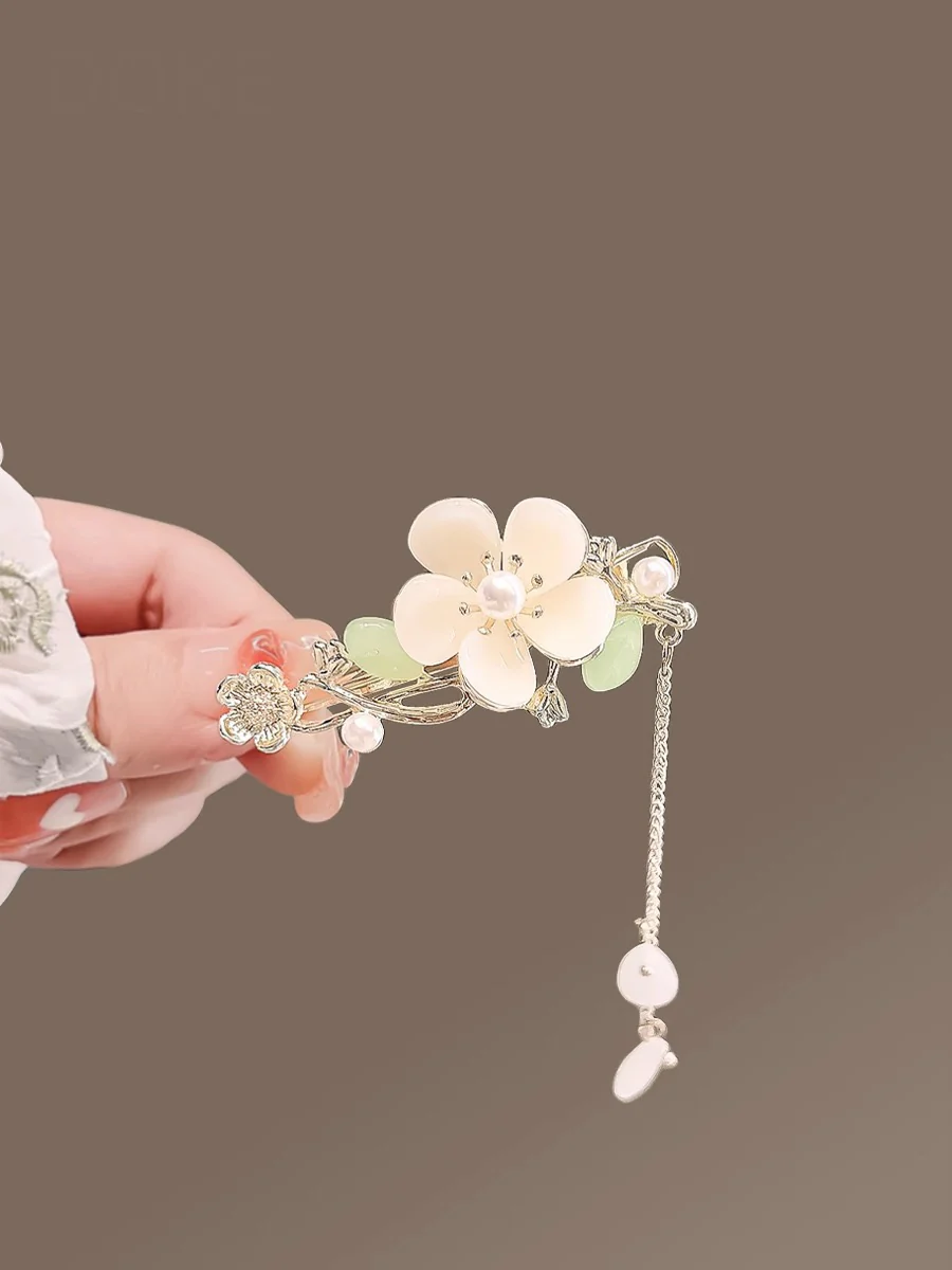 Lily Blossoms Pearl Hair Clip - Image 2