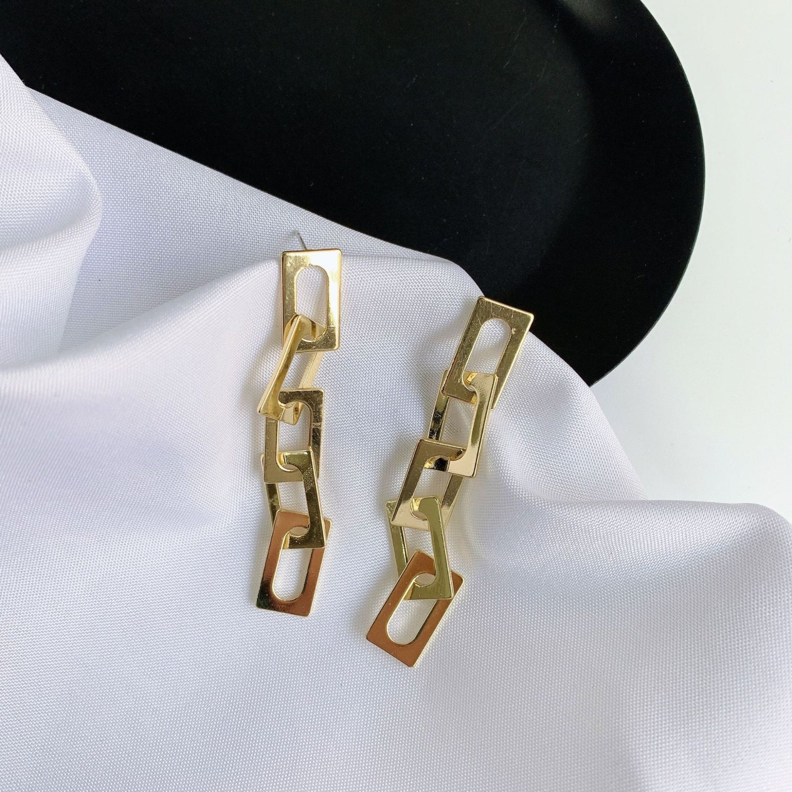 Linéa Gold Earrings - Image 2