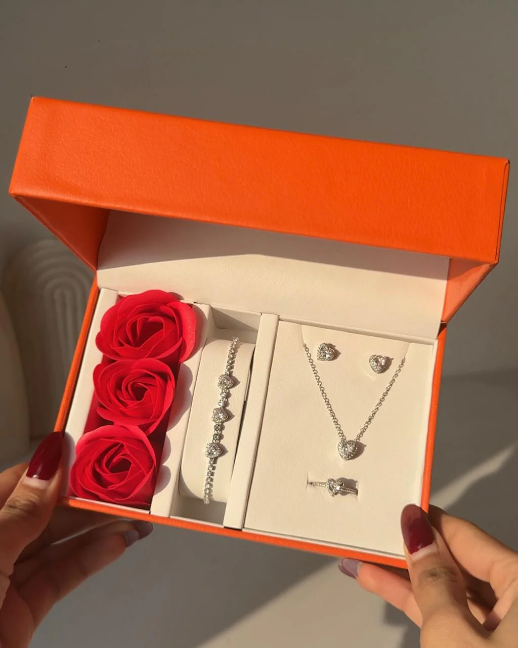 LOML Heart Hamper - Image 2