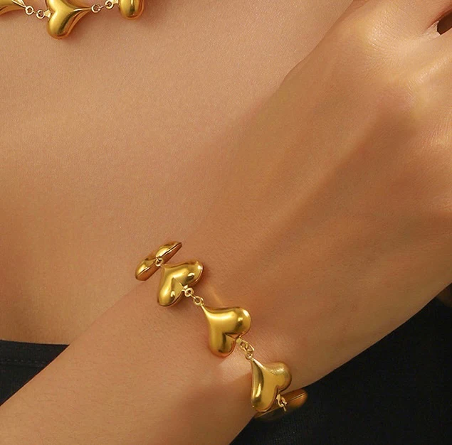 Loop of Love Gold Bracelet - Image 2