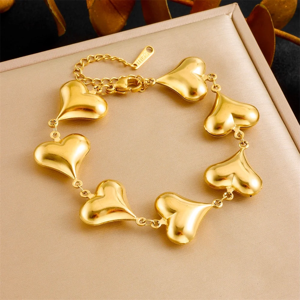 Loop of Love Gold Bracelet - Image 3